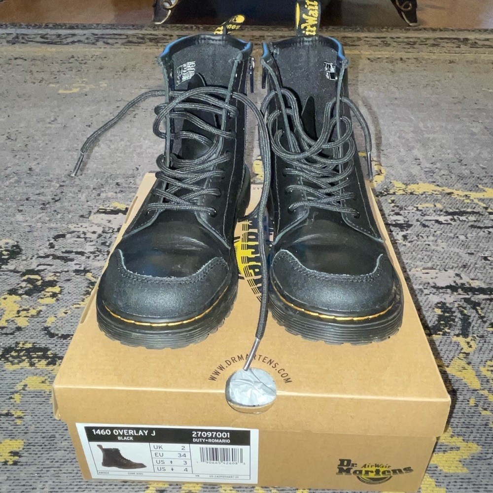 ***GENTLY WORN*** Kids Dr. Marten’s